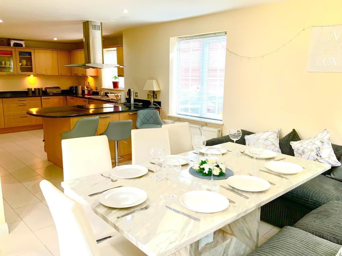 הנסול Luxurious Executive 4 Bedroom Whole Home | For 10 מראה חיצוני תמונה